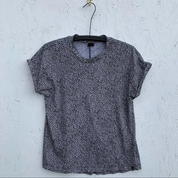 ☀️ VOLCOM T-SHIRT (back slits)  CHEETAH PRINT  | XS  #FML130017 - Picture 1 of 13